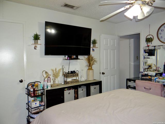 1051 Country Club Dr Apt 16, Seguin, TX 78155