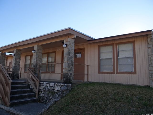 1051 Country Club Dr Apt 16, Seguin, TX 78155