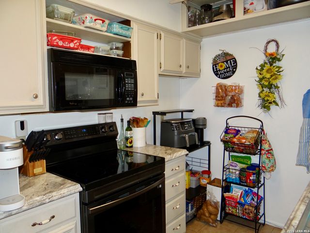 1051 Country Club Dr Apt 16, Seguin, TX 78155