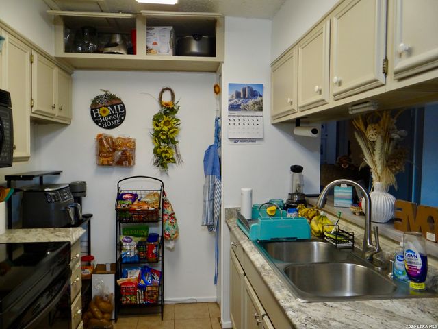 1051 Country Club Dr Apt 16, Seguin, TX 78155