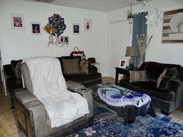 1051 Country Club Dr Apt 16, Seguin, TX 78155