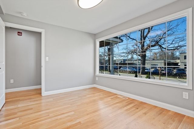 144 Lincoln Road 1, Lincoln, MA 01773