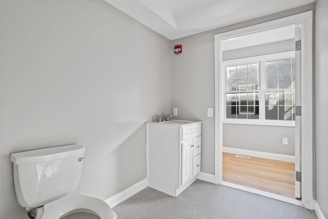 144 Lincoln Road 1, Lincoln, MA 01773