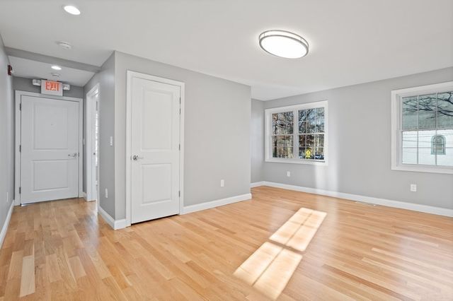 144 Lincoln Road 1, Lincoln, MA 01773