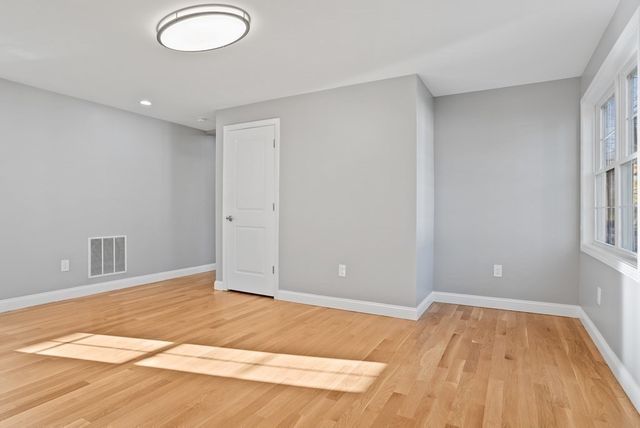 144 Lincoln Road 1, Lincoln, MA 01773