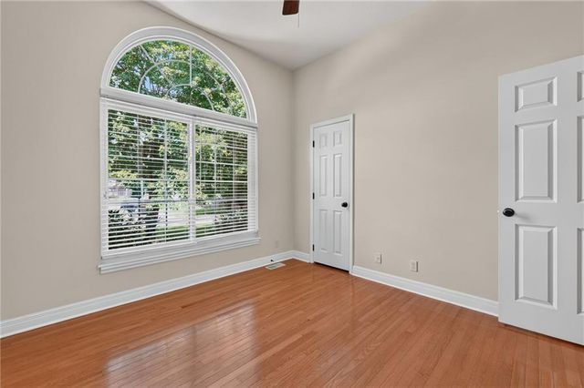 1827 S Jones Court, Independence, MO 64057