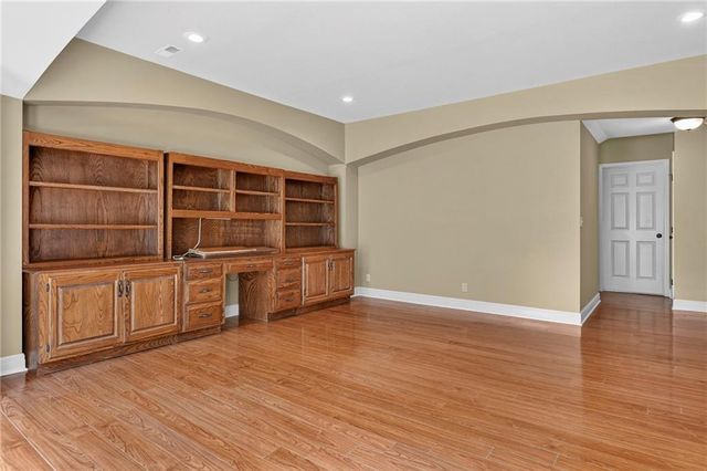 1827 S Jones Court, Independence, MO 64057