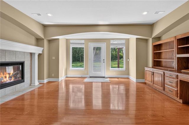 1827 S Jones Court, Independence, MO 64057