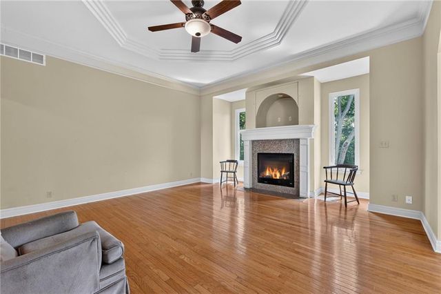 1827 S Jones Court, Independence, MO 64057