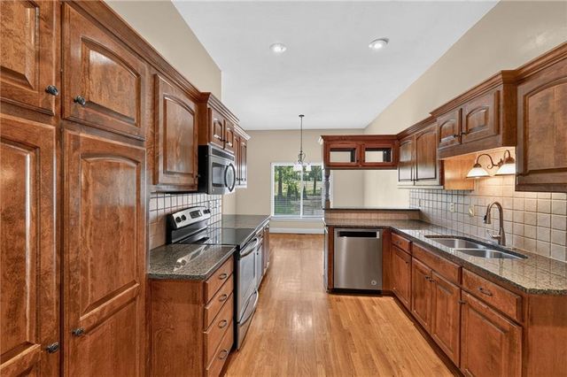 1827 S Jones Court, Independence, MO 64057