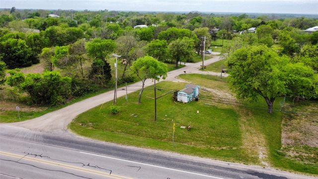 101 Wallace Street, Lone Oak, TX 75453