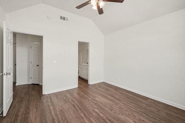 8058 Logan Dr, La Vergne, TN 37086