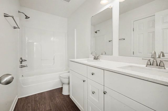 8058 Logan Dr, La Vergne, TN 37086
