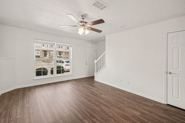 8058 Logan Dr, La Vergne, TN 37086