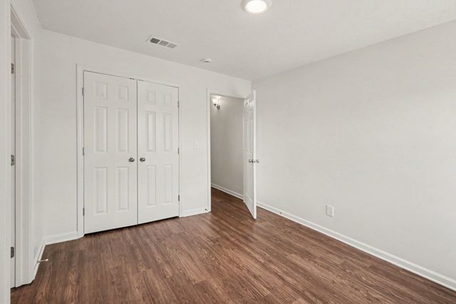 8058 Logan Dr, La Vergne, TN 37086