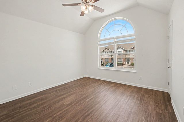 8058 Logan Dr, La Vergne, TN 37086