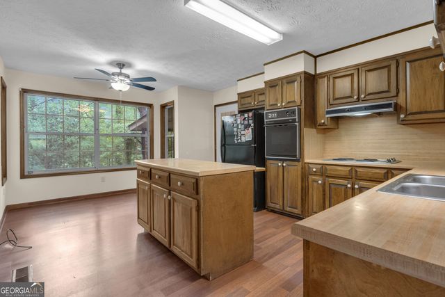 886 Pine Needle Road, Hampton, GA 30228