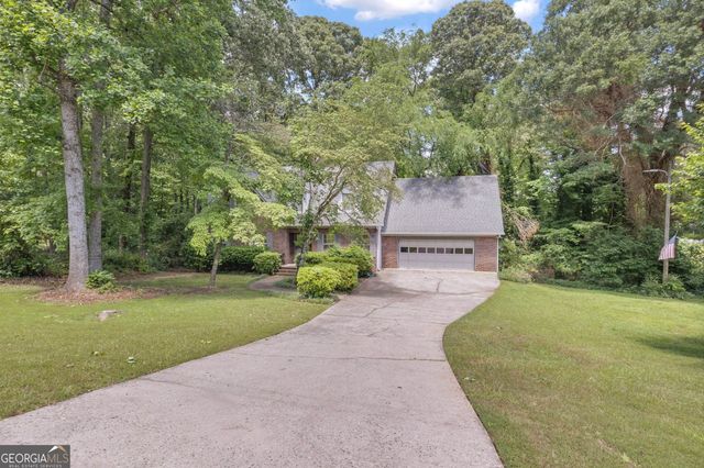 886 Pine Needle Road, Hampton, GA 30228