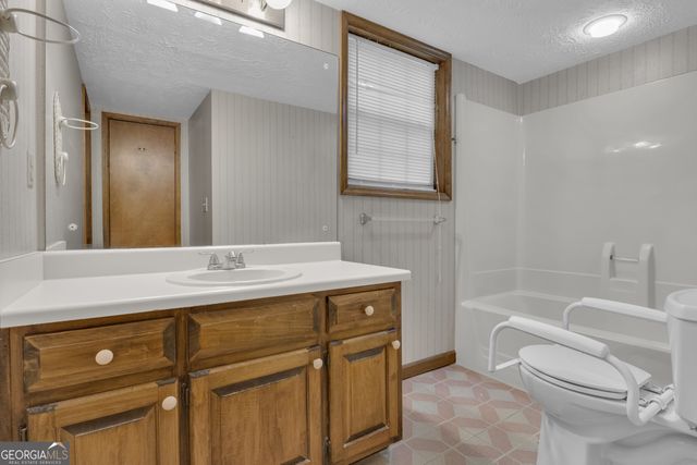 886 Pine Needle Road, Hampton, GA 30228