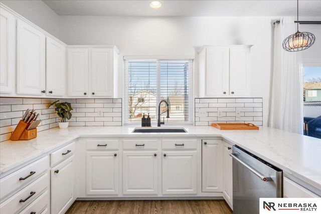 18648 N Circle, Omaha, NE 68135