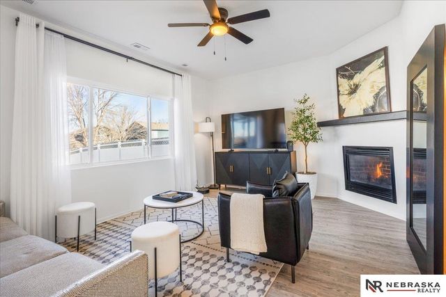 18648 N Circle, Omaha, NE 68135