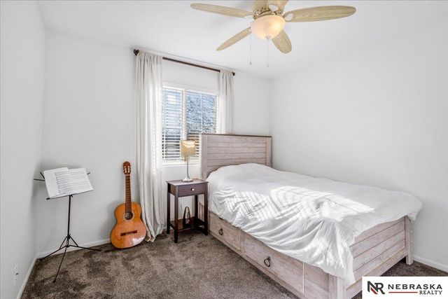 18648 N Circle, Omaha, NE 68135