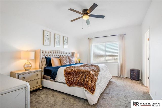 18648 N Circle, Omaha, NE 68135