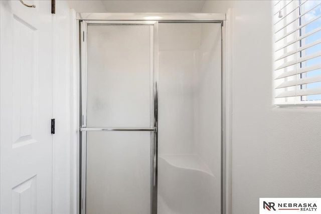 18648 N Circle, Omaha, NE 68135