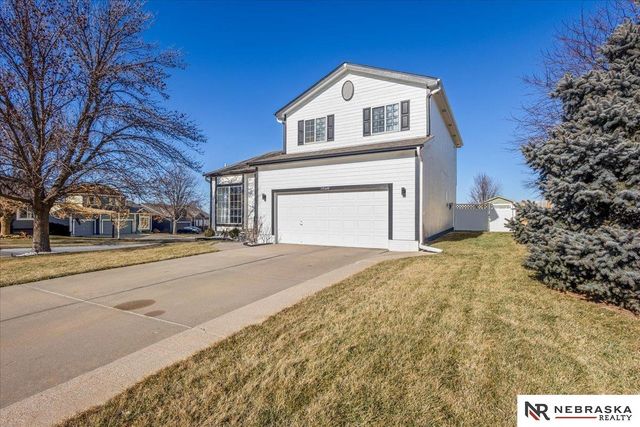 18648 N Circle, Omaha, NE 68135