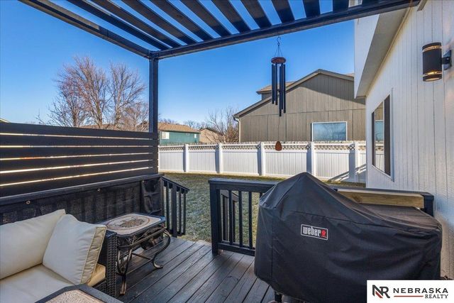 18648 N Circle, Omaha, NE 68135