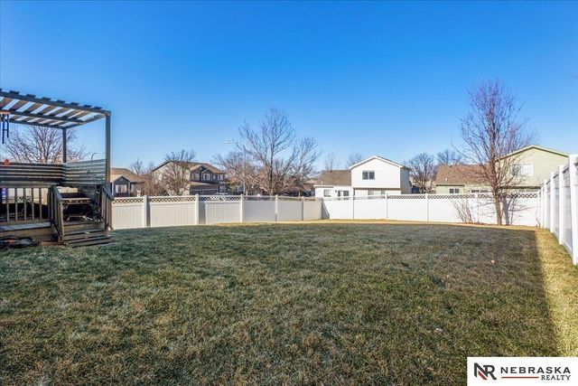 18648 N Circle, Omaha, NE 68135