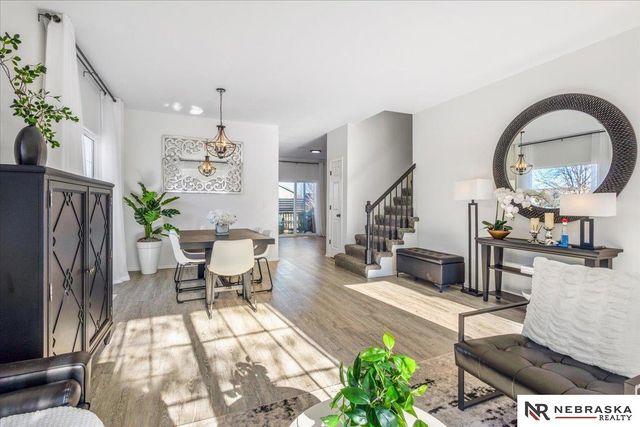 18648 N Circle, Omaha, NE 68135