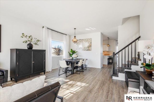 18648 N Circle, Omaha, NE 68135