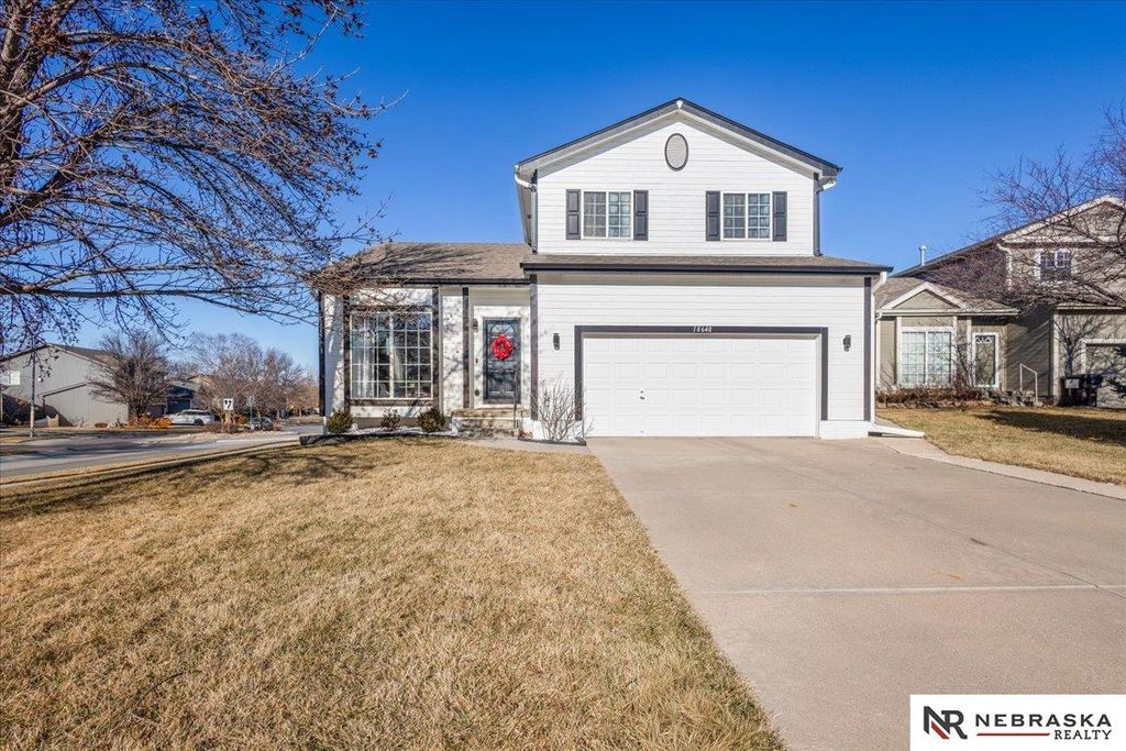 18648 N Circle, Omaha, NE 68135