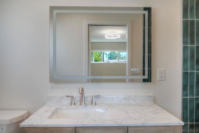 578 E. Indian Rock Rd, Vista, CA 92084