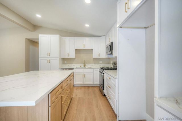578 E. Indian Rock Rd, Vista, CA 92084