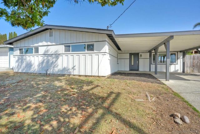 578 E. Indian Rock Rd, Vista, CA 92084