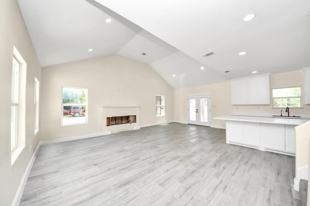 225 County Road 3189b 1, Cleveland, TX 77327