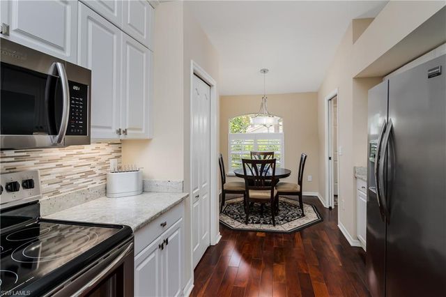 6658 Castlelawn PL 9, Naples, FL 34113