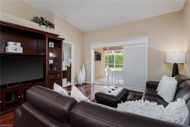 6658 Castlelawn PL 9, Naples, FL 34113