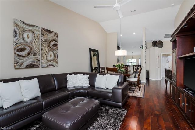 6658 Castlelawn PL 9, Naples, FL 34113