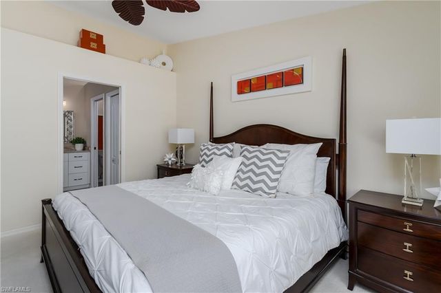 6658 Castlelawn PL 9, Naples, FL 34113