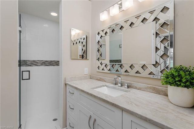 6658 Castlelawn PL 9, Naples, FL 34113