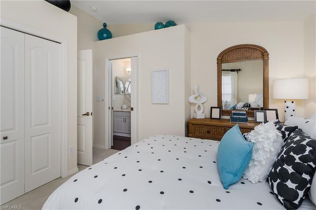 6658 Castlelawn PL 9, Naples, FL 34113