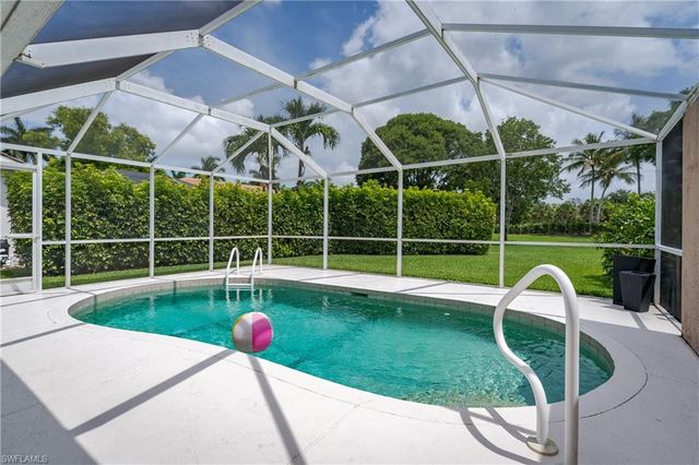 6658 Castlelawn PL 9, Naples, FL 34113
