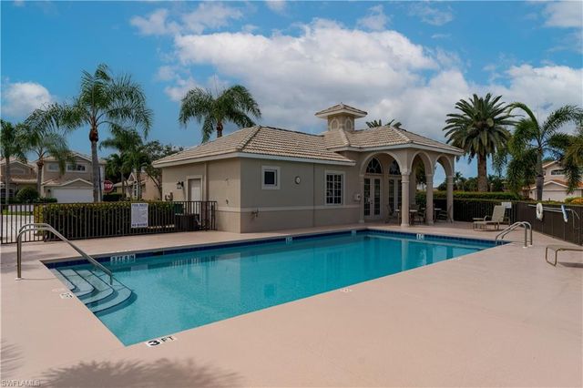 6658 Castlelawn PL 9, Naples, FL 34113