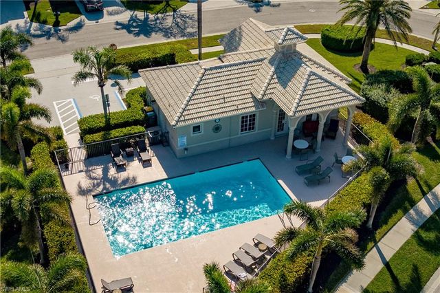 6658 Castlelawn PL 9, Naples, FL 34113