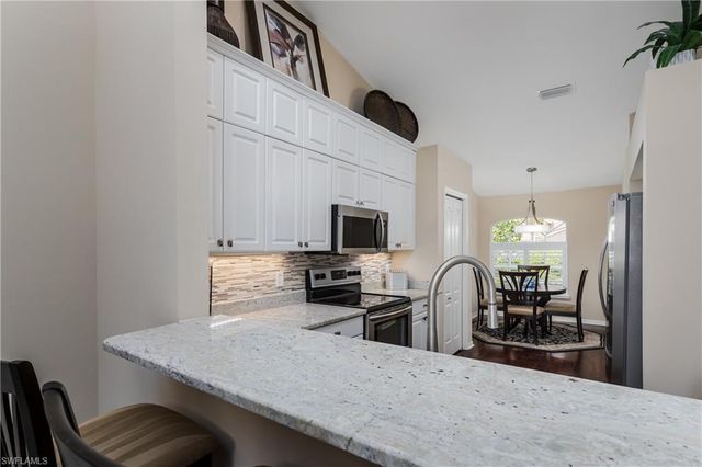 6658 Castlelawn PL 9, Naples, FL 34113