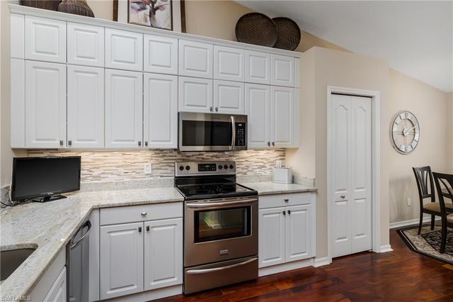 6658 Castlelawn PL 9, Naples, FL 34113