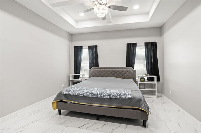 102 Prestwick Dr, Portland, TX 78374